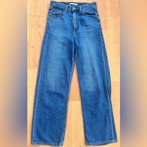 EUC Levi’s Premium High Loose Jeans – Size 26 – Medium Wash